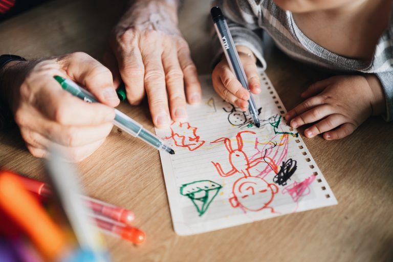 لقاء إثرائي (رسوم الأطفال نافذة إلى عالمهم الداخلي)